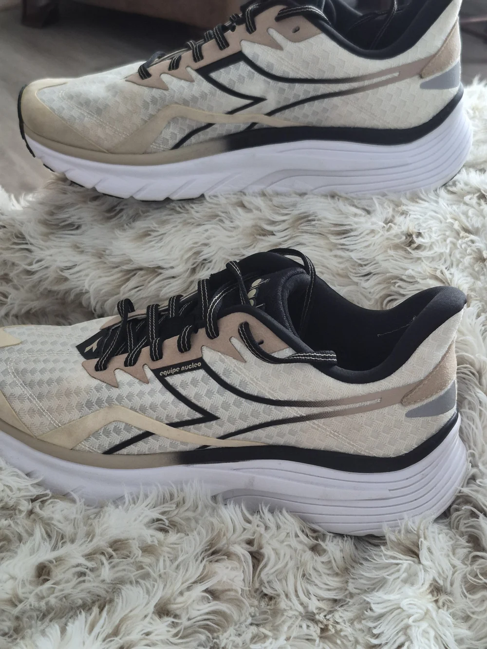 Diadora Men's Equipe Nucleo Cream and Black Running Sneakers 8.5